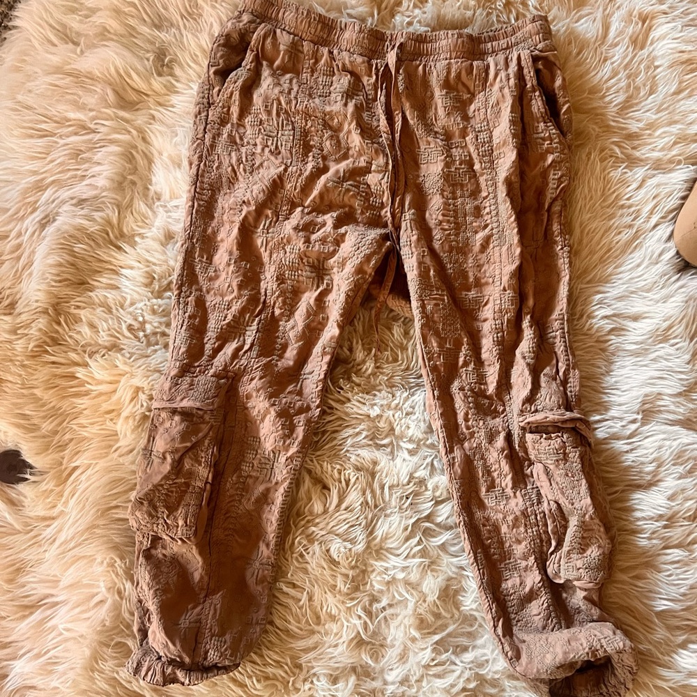 Johnny was NWT cropped cargo type pants